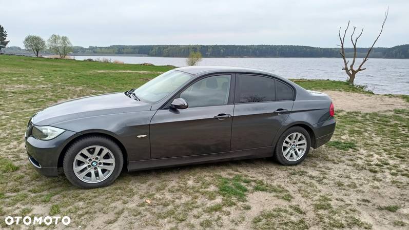 BMW Seria 3 320i - 5