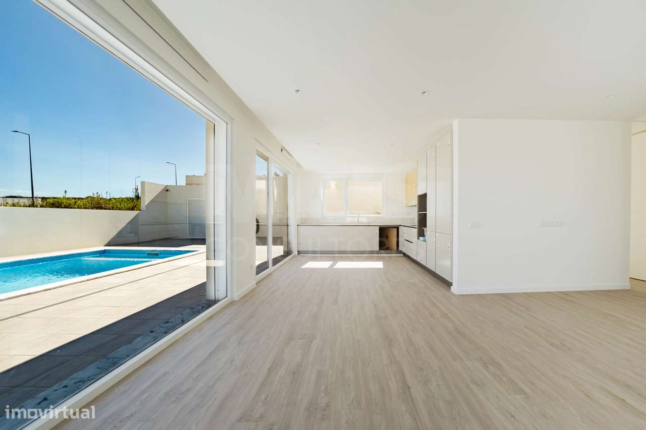 Moradia T3 Térrea com Piscina e Jardim ! - Grande imagem: 2/35