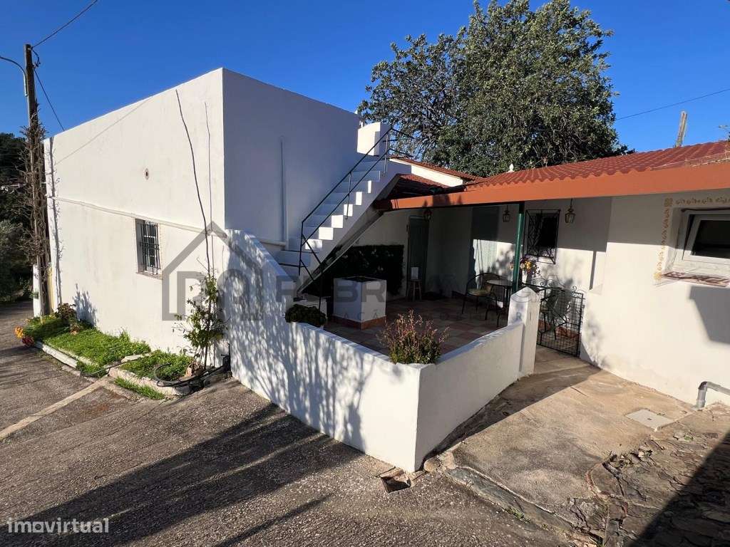 Moradia com Anexos e Vistas Deslumbrantes em Zona Tranquila-29