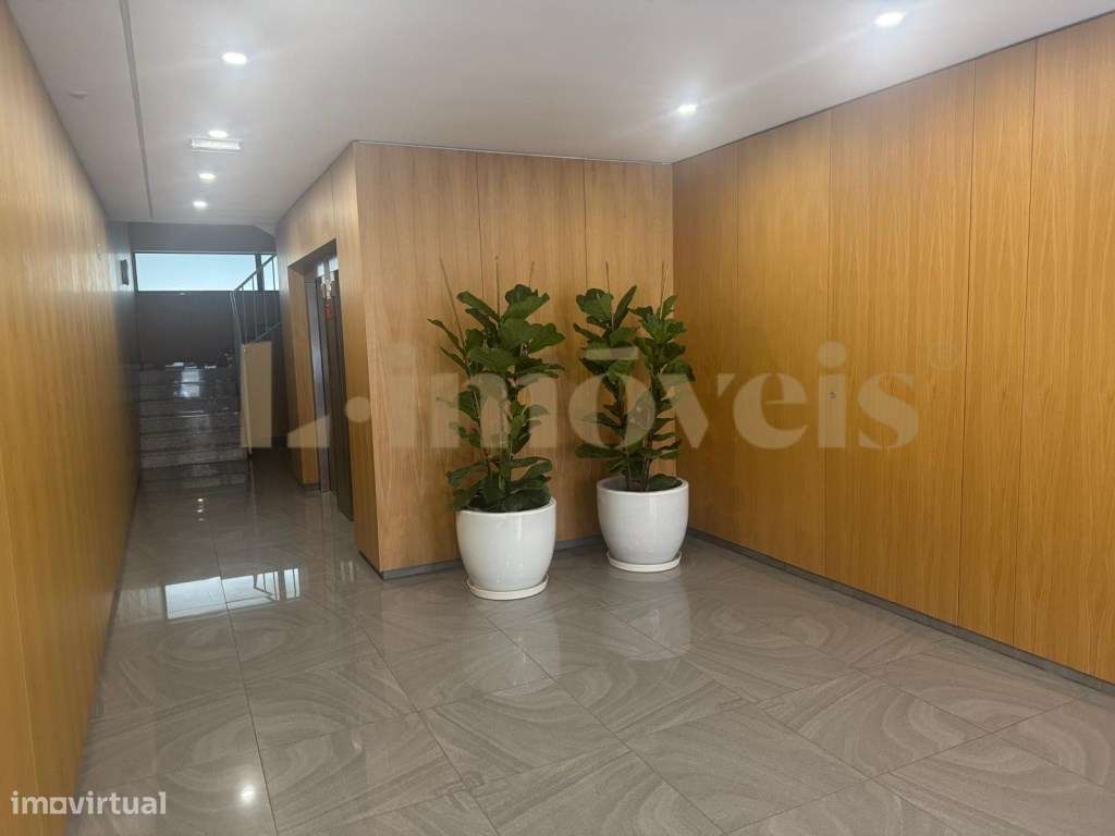 APARTAMENTO T4, NOVO COM TERRAÇO, NA BOAVISTA, PORTO.-10