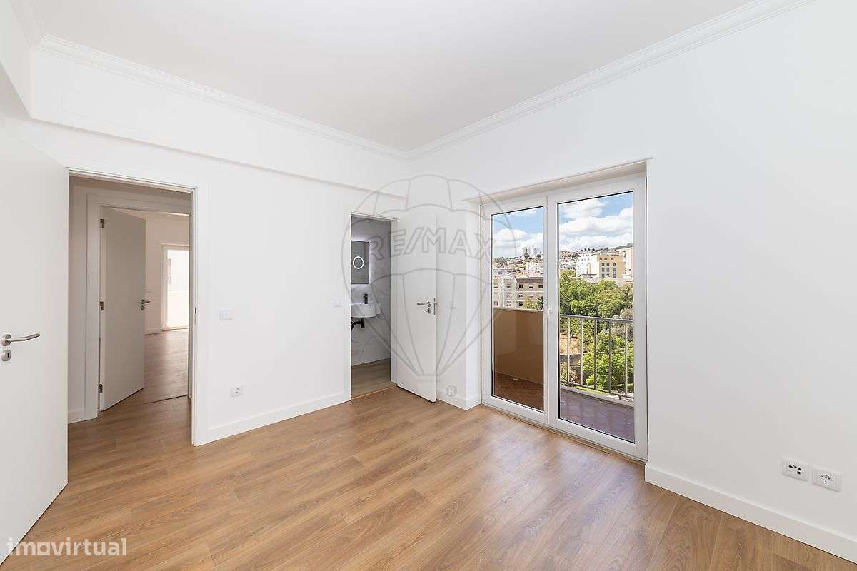 Apartamento T4 para arrendamento - Grande imagem: 1/48