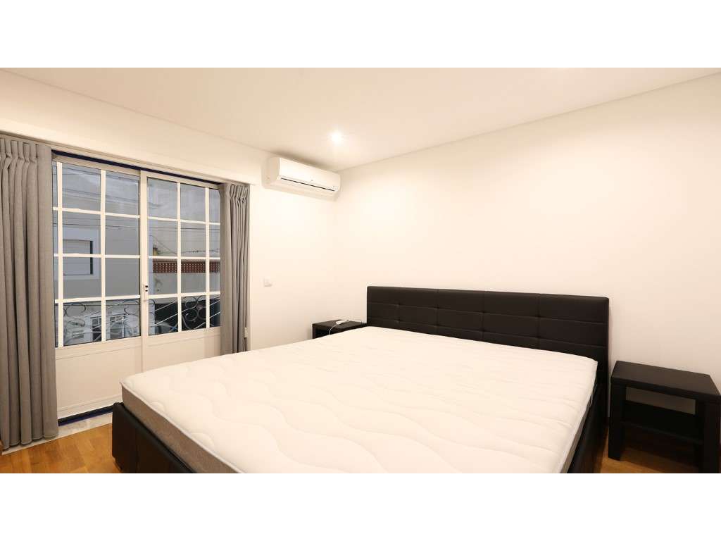 Prédio para Habitação no Centro do Sítio da Nazaré Excelente Oportu...-6