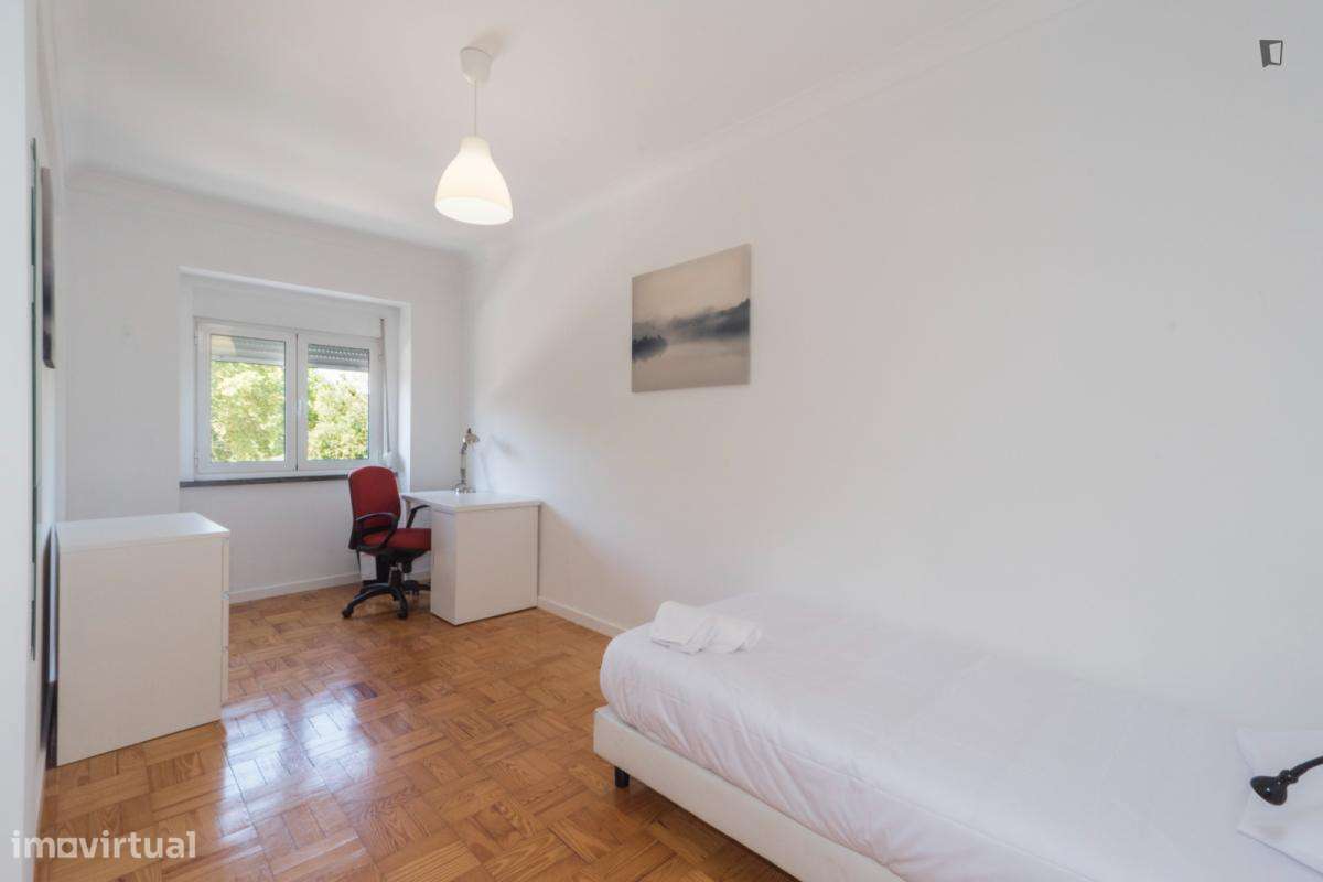 Quarto - localizado em Sete Rios Lisbon - Grande imagem: 4/6