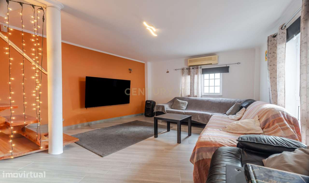 Moradia T4 Renovada com Vista Campo, perto da praia, na Sobreda, Almad - Grande imagem: 5/33