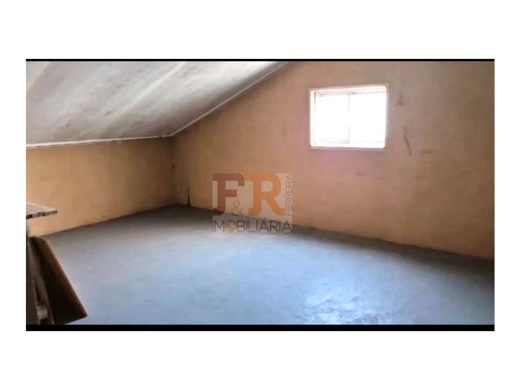 Moradia Duplex T2+1 com sótão aproveitável e Garagem Quinta do Cond...-49