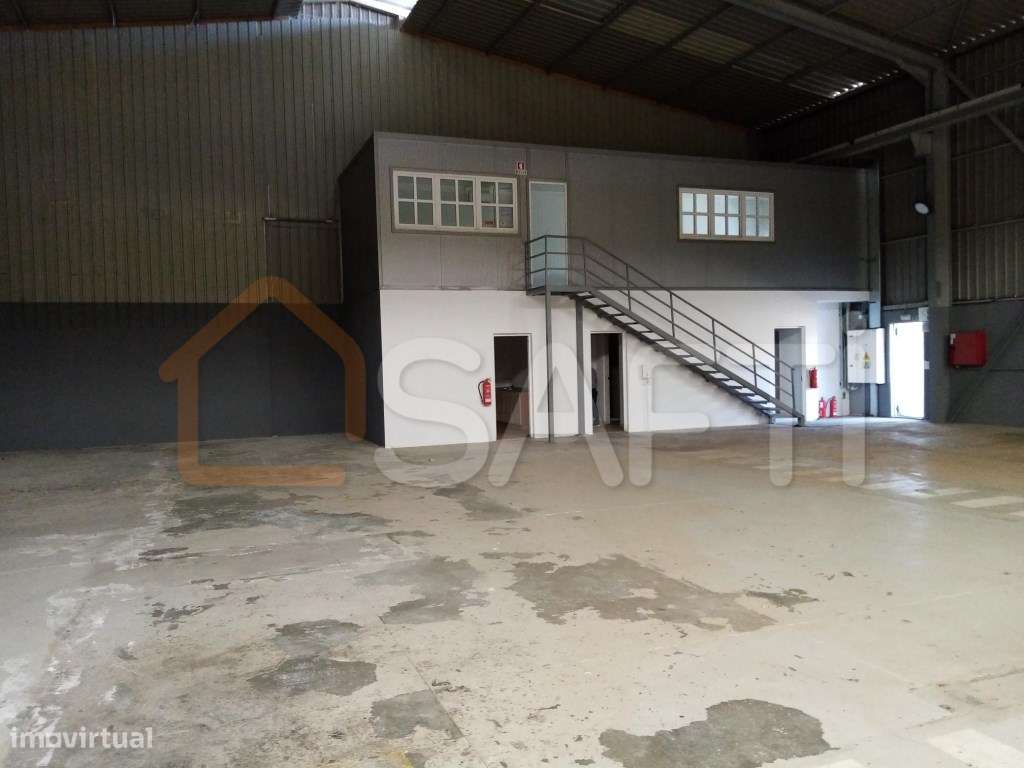 Pavilhão Industrial com ponte rolante de 10 toneladas - Zona indust... - Grande imagem: 4/8