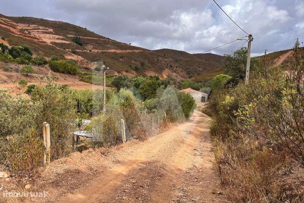 CONJUNTO DE 4 PRÉDIOS - URBANO E RÚSTICOS - A CERCA DE 5 KM DO CENTRO - Grande imagem: 3/9