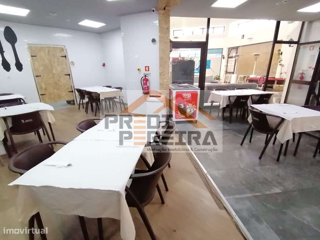 Restaurante em funcionamento em Santo António dos Cavaleiros - Grande imagem: 4/43