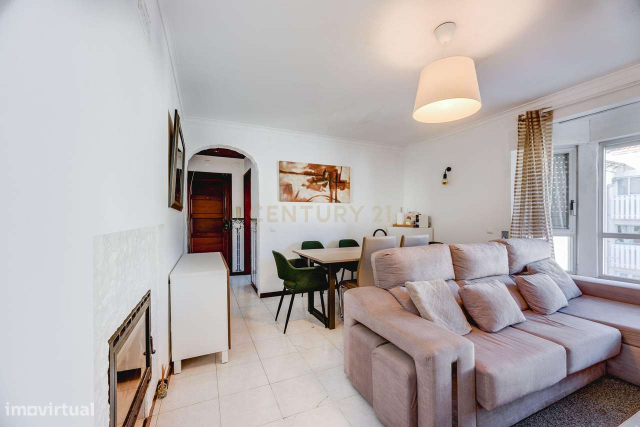 Apartamento T3 à Venda – Rio de Mouro-0