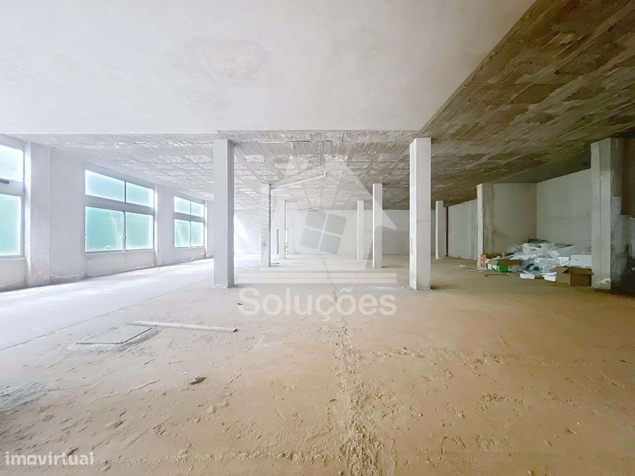 Loja à Venda na Praia da Rocha – Adapte ao Seu Negócio! - Grande imagem: 2/12