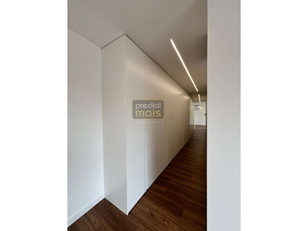 Moradia Individual T2 Remodelada com Jardim em Mouquim - Vila Nova ...-15