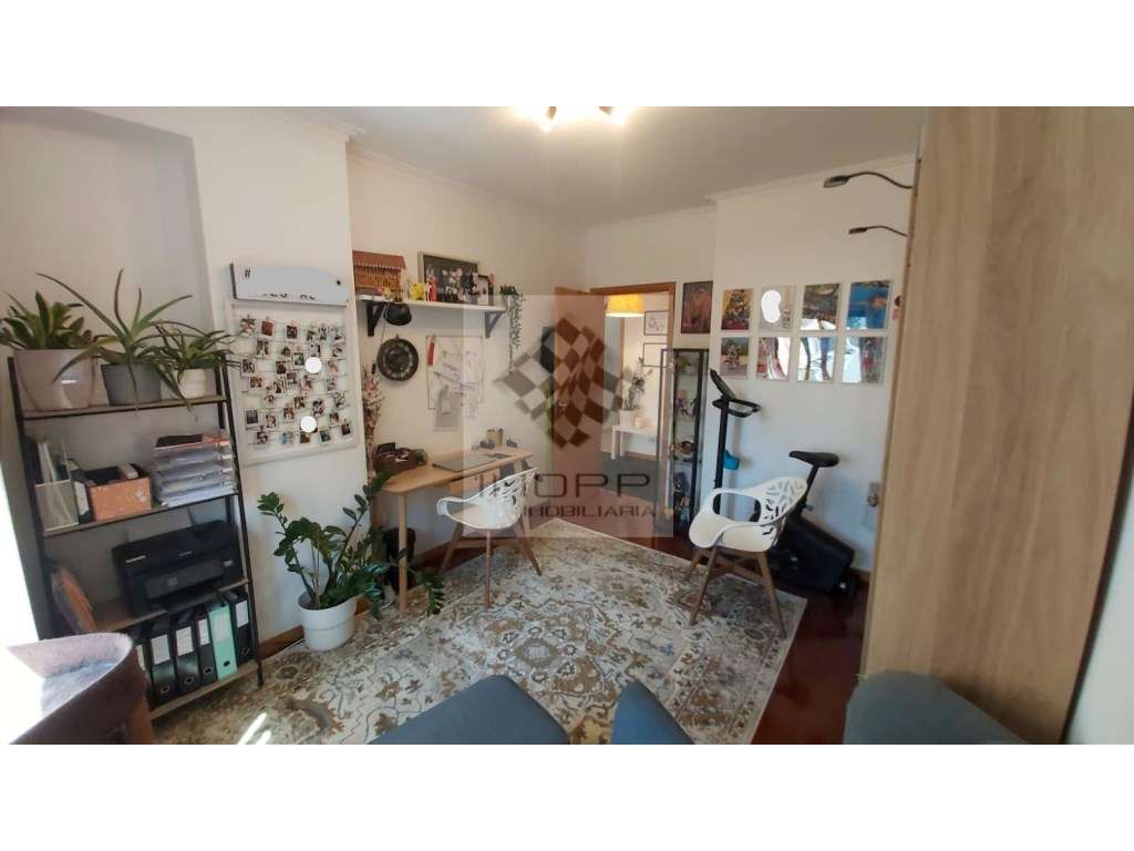 Fabuloso T4 na Radial em Odivelas com estacionamento!-23