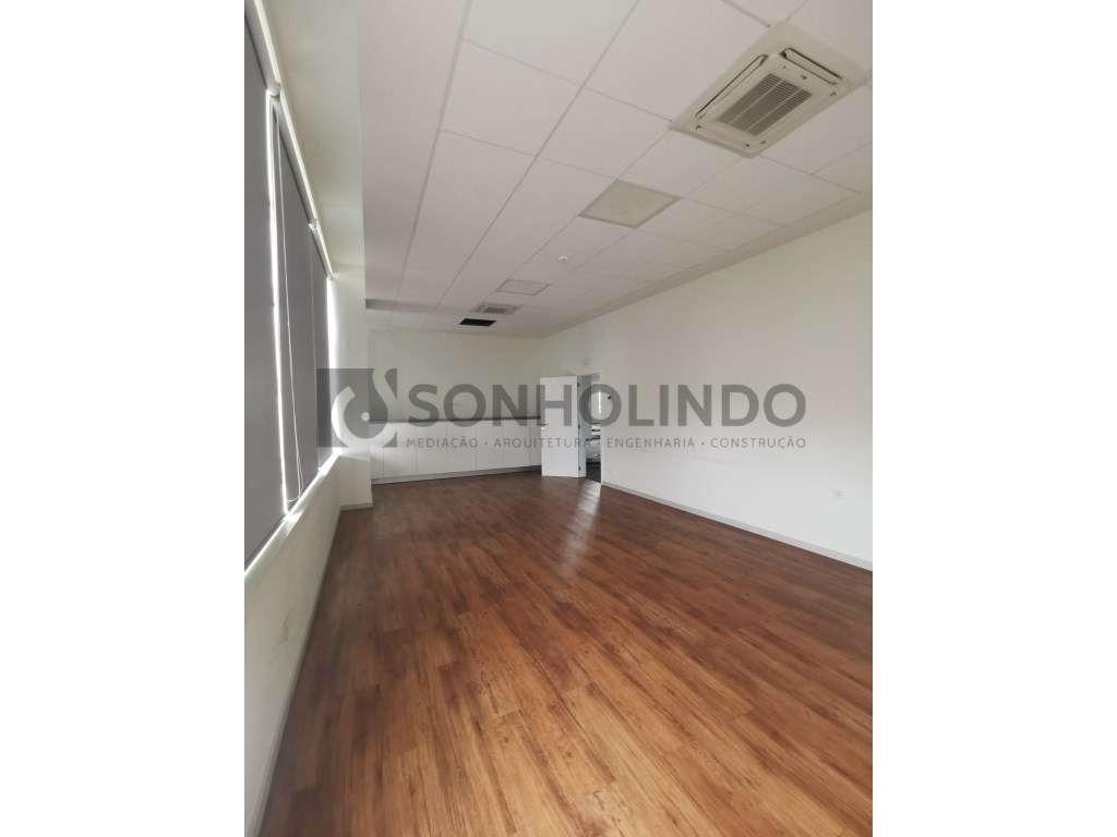 Escritório no Edifício 'Polo de Serviços da Maia' - Grande imagem: 5/13