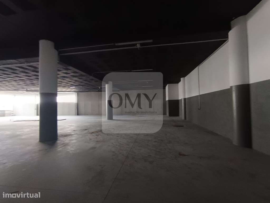 Reservado, A estrear, armazém de 580 m2 na ZI de Constantim, Vila Real - Grande imagem: 5/9