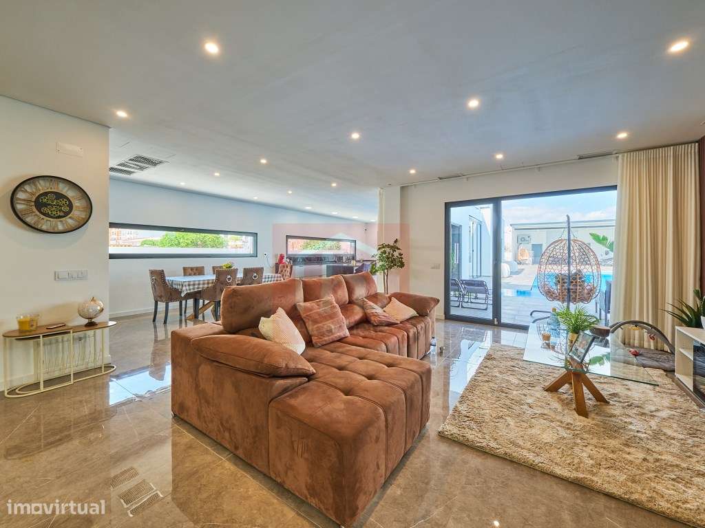 Moradia T5 de Luxo com Piscina Infinita Aquecida e Jacuzzi em Corte...-17