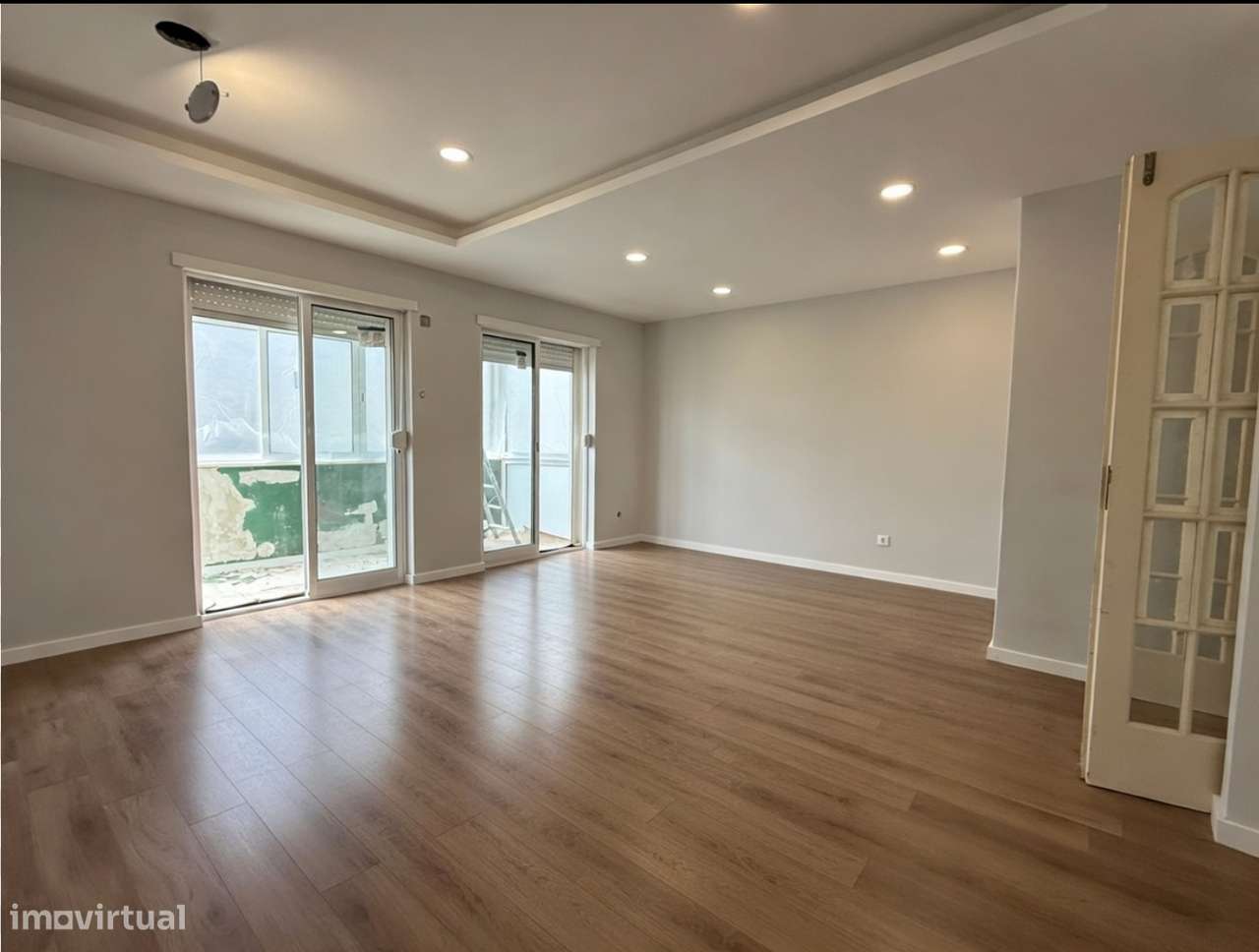 Apartamento T4 transformado em T3 no Laranjeiro, Almada-18