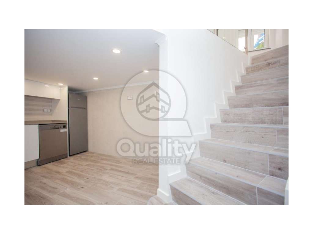 Moradia V2 em Sesimbra, 50mts da praia - Grande imagem: 5/30