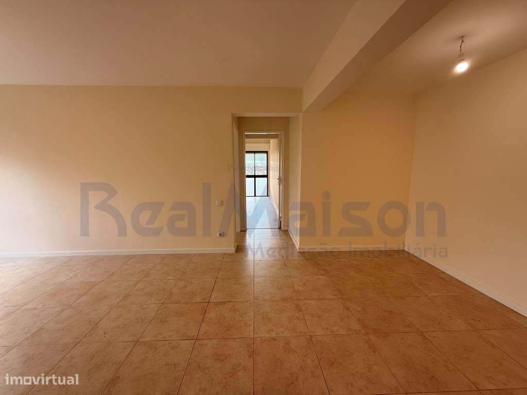 Vende-se Apartamento T2 Renovado - Mem Martins-2