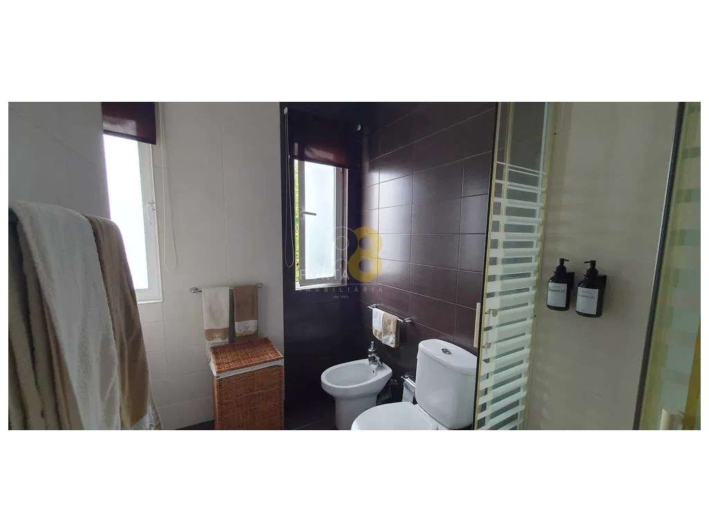 Moradia Bi-Familiar T4 + T2 com espaços exteriores | Viso, Porto-11