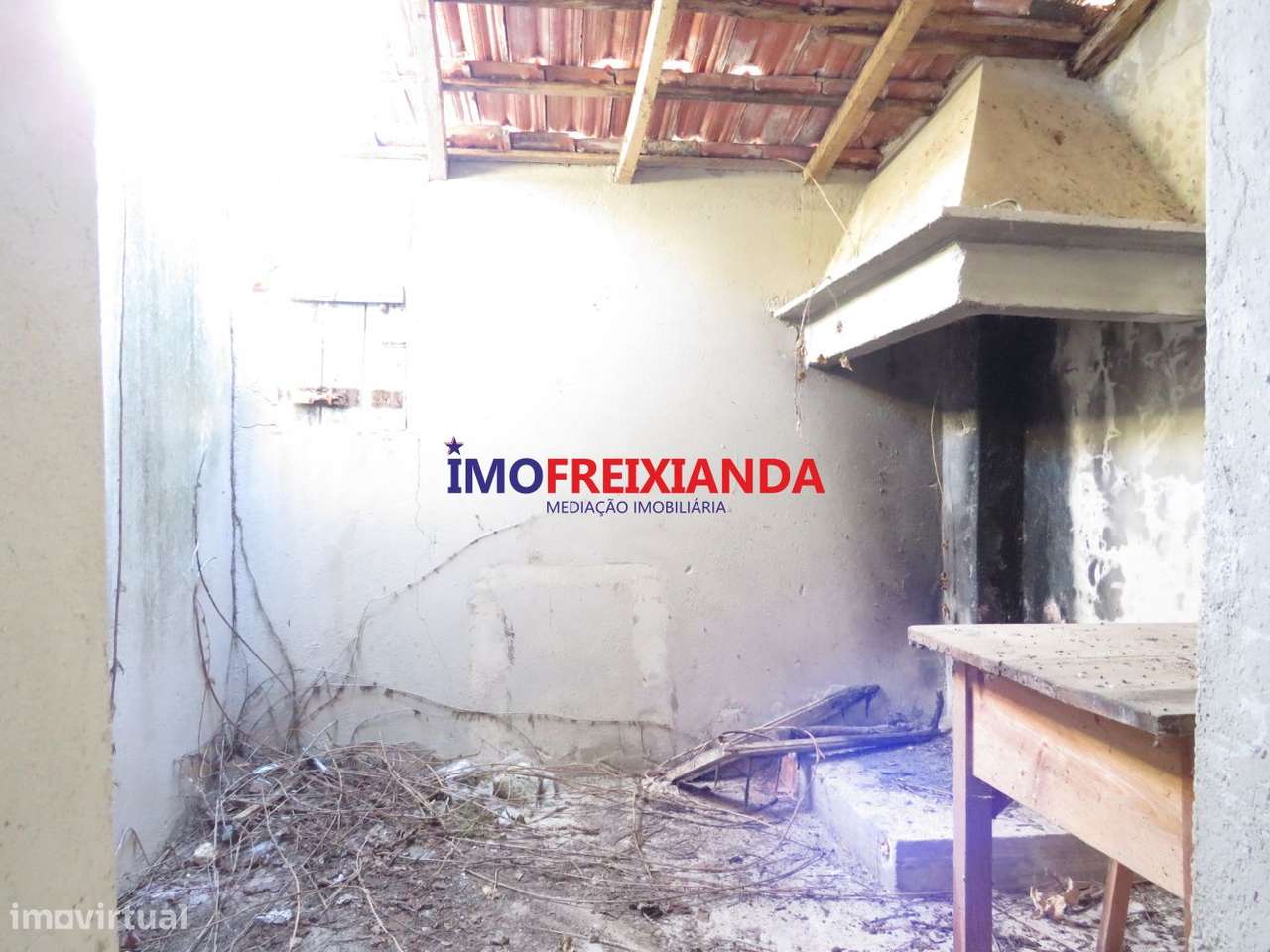 Moradia no centro da Vila da Freixianda-9