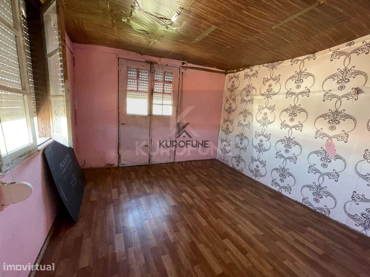 PREDIO COM PROJETO APROVADO PARA RECUPERAR NA SÉ DO PORTO-7