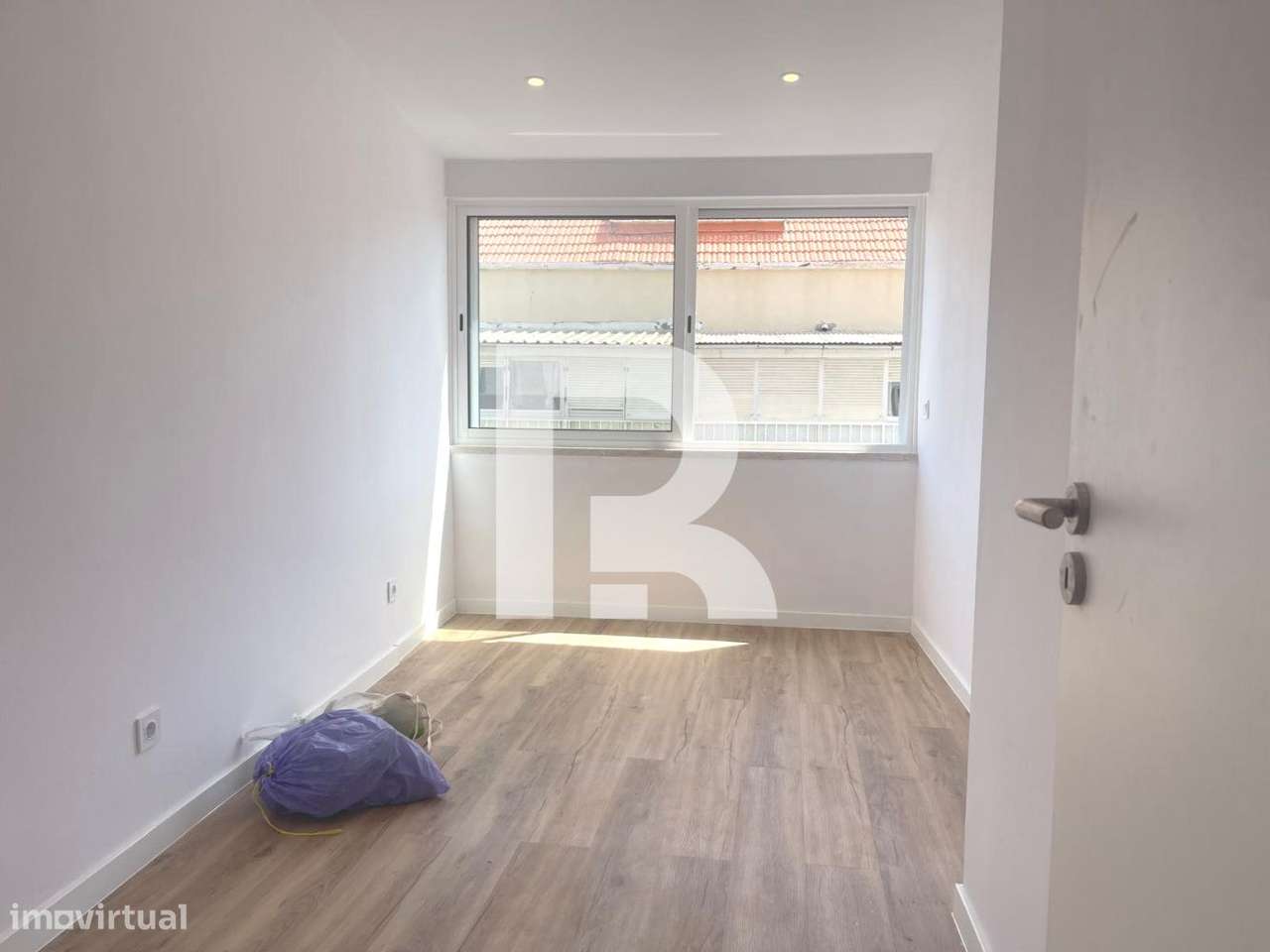 Apartamento T2 totalmente remodelado em Queluz-11