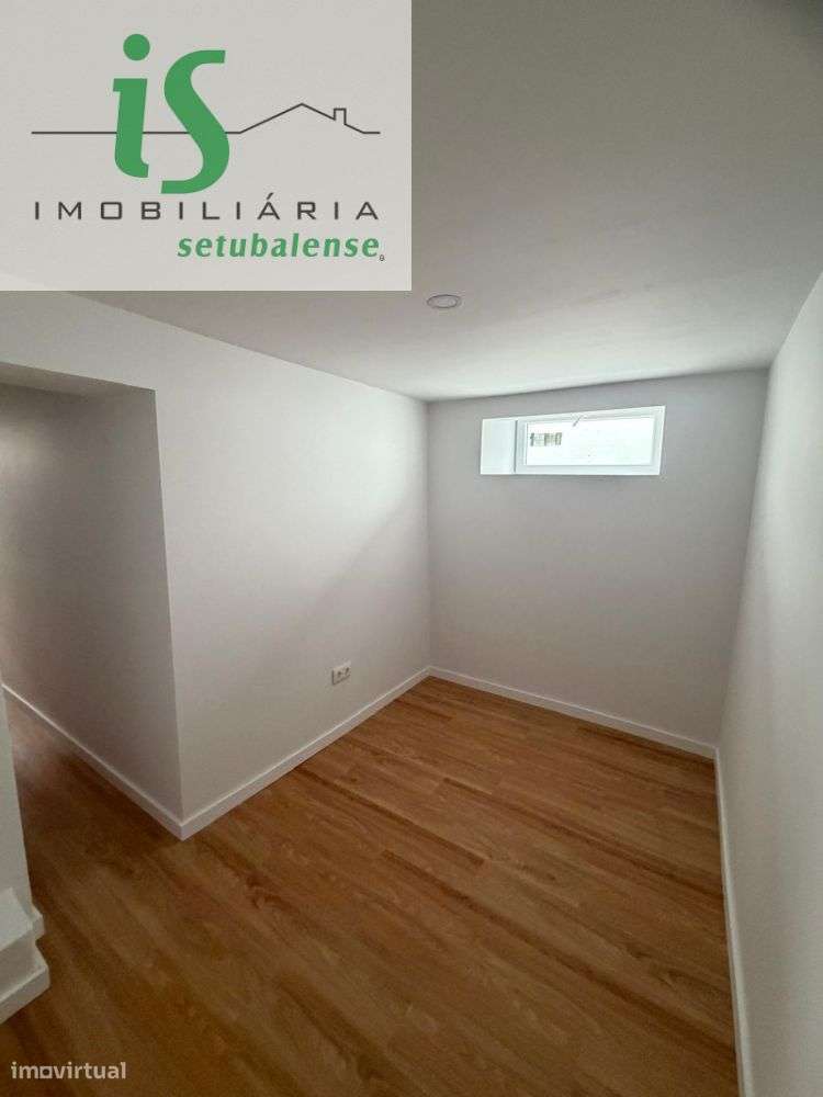 MORADIA PARA VENDA NO BAIRRO DA CONCEIÇÃO EM SETÚBAL-51