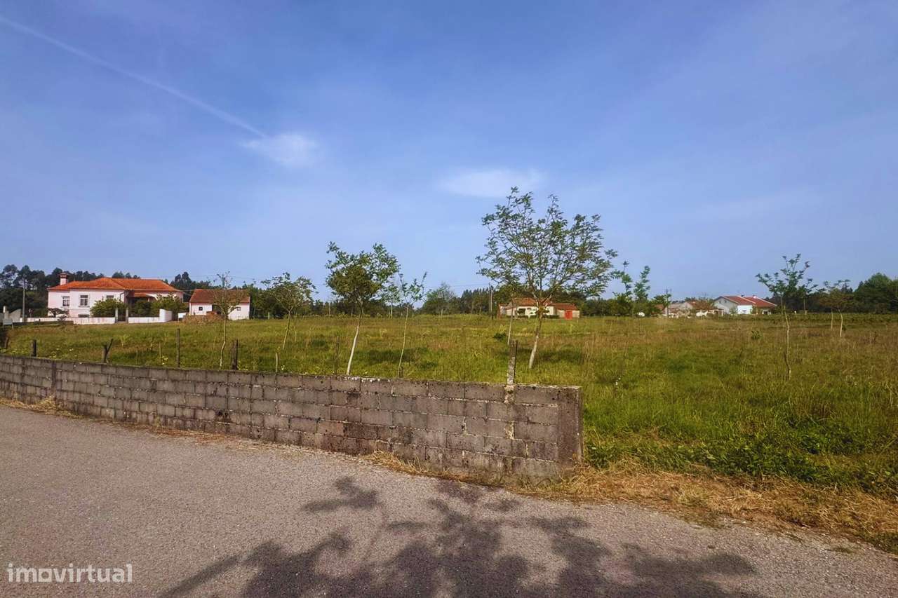 Terreno para construção em Vilarinho do Bairro-8