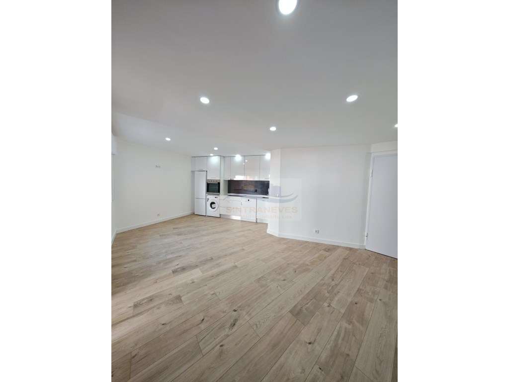 Deslumbrante T2 Totalmente Remodelado com terraço - Amadora-5