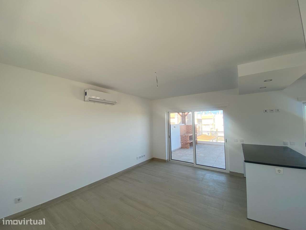 Condomínio Pés na Água T0 e T1 Duplex, na Praia da Lota, Algarve-35