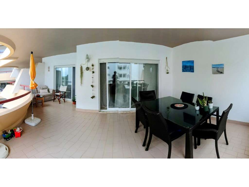 Apartamento T1 - Elegância, Luz Natural e Localização Premium no Co... - Grande imagem: 2/26