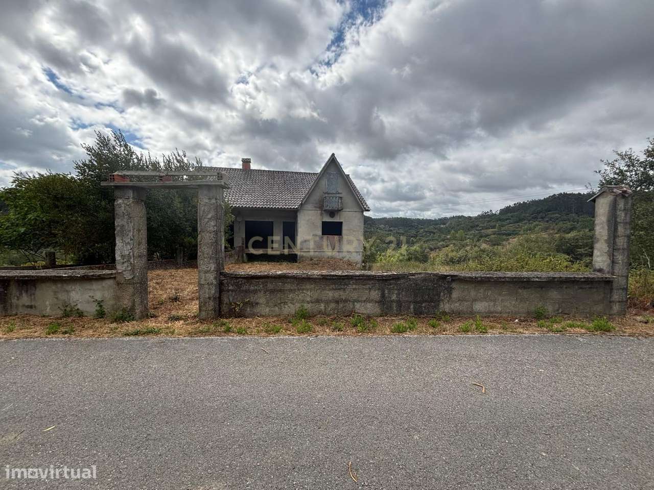 Terreno com moradia T-2 inacabada, em Murzeleira, Pombal  - Ao abrigo - Grande imagem: 4/22