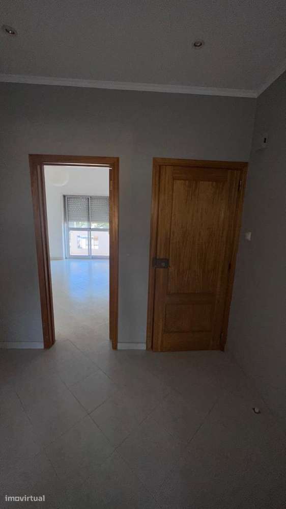 T1 - Alto do Seixalinho - Barreiro. - Grande imagem: 5/12