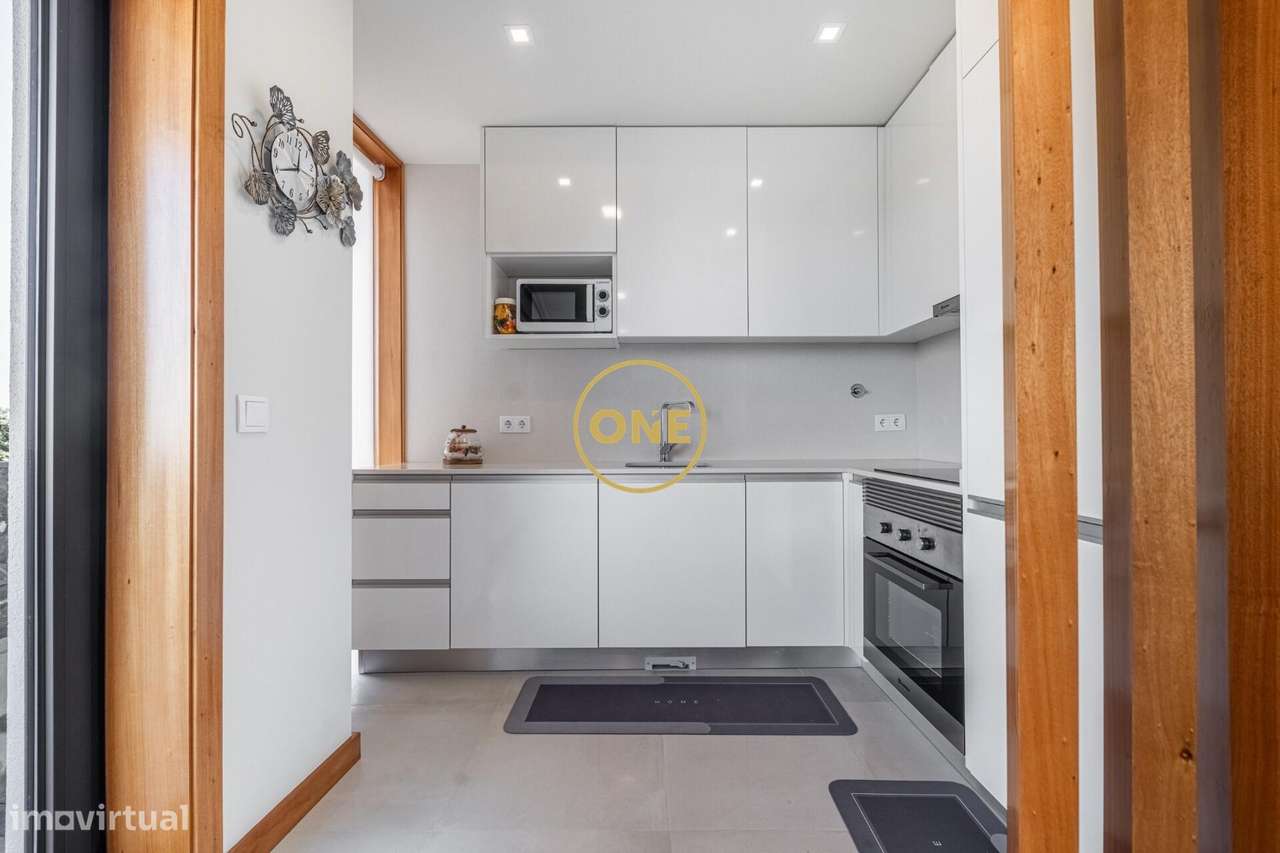 Apartamento T2 à Venda – 1ª Linha de Praia com Vistas Mar Incríveis! - Grande imagem: 5/22