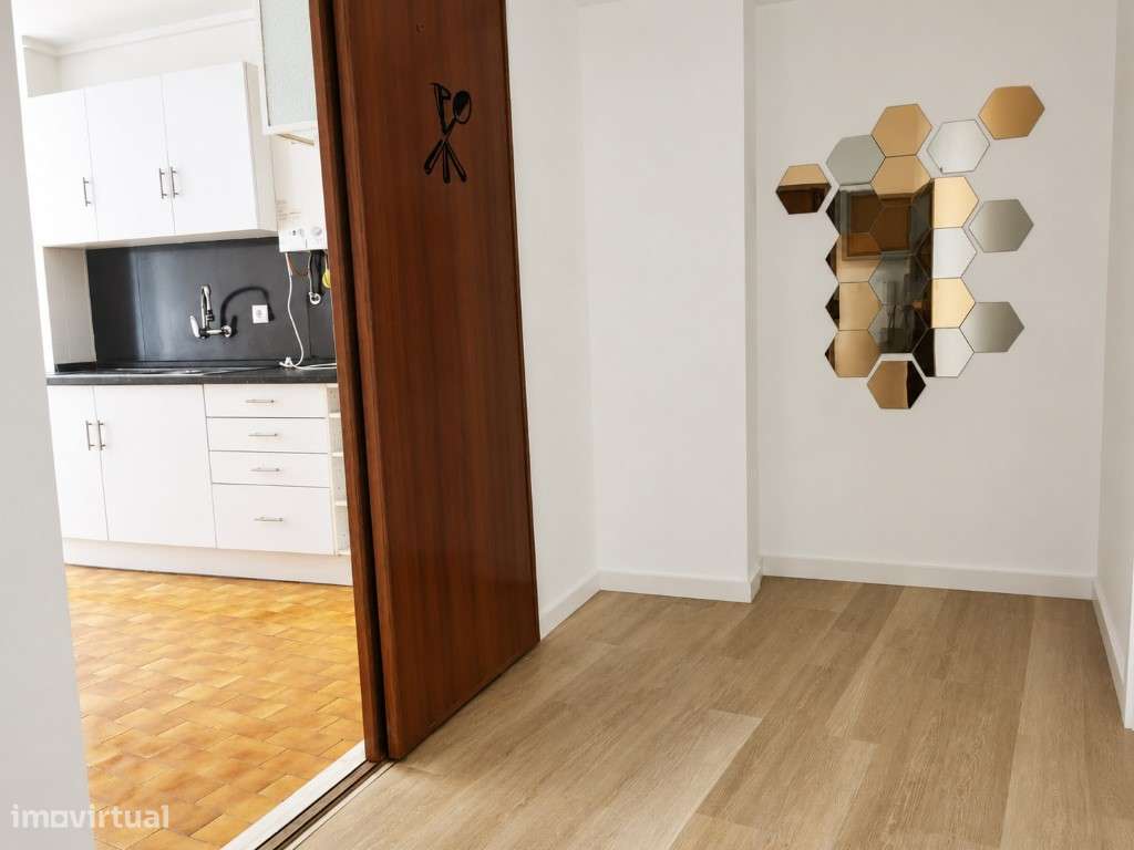 Apartamento T1 Renovado | Áreas Generosas | Paço de Arcos-5