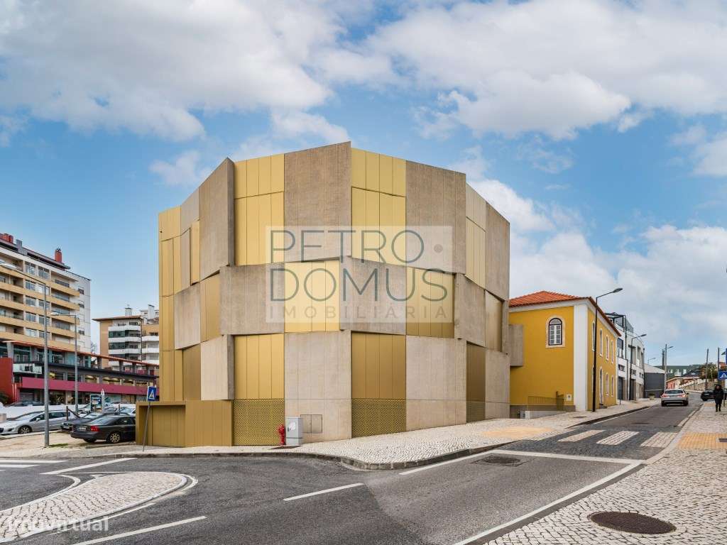 Apartamento T1+1 Único no Centro Histórico de Leiria-31