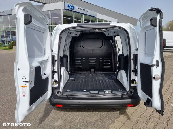 Ford Transit Courier - 11