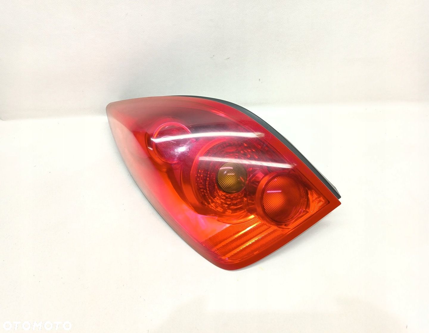 LAMPA LEWA TYLNA TYŁ NISSAN PRIMERA P12 HB EUROPA - 1