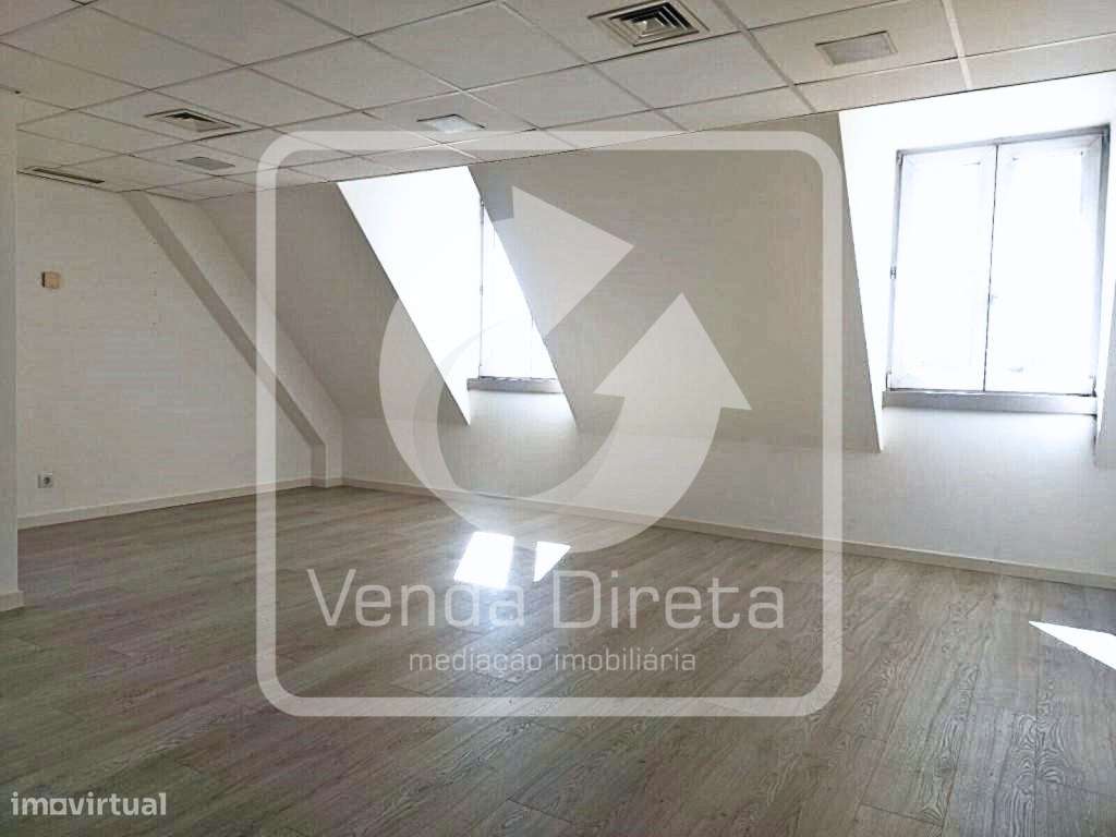 Escritório com vista privilegiada sobre o Rio Tejo e a cidade de Li... - Grande imagem: 4/19