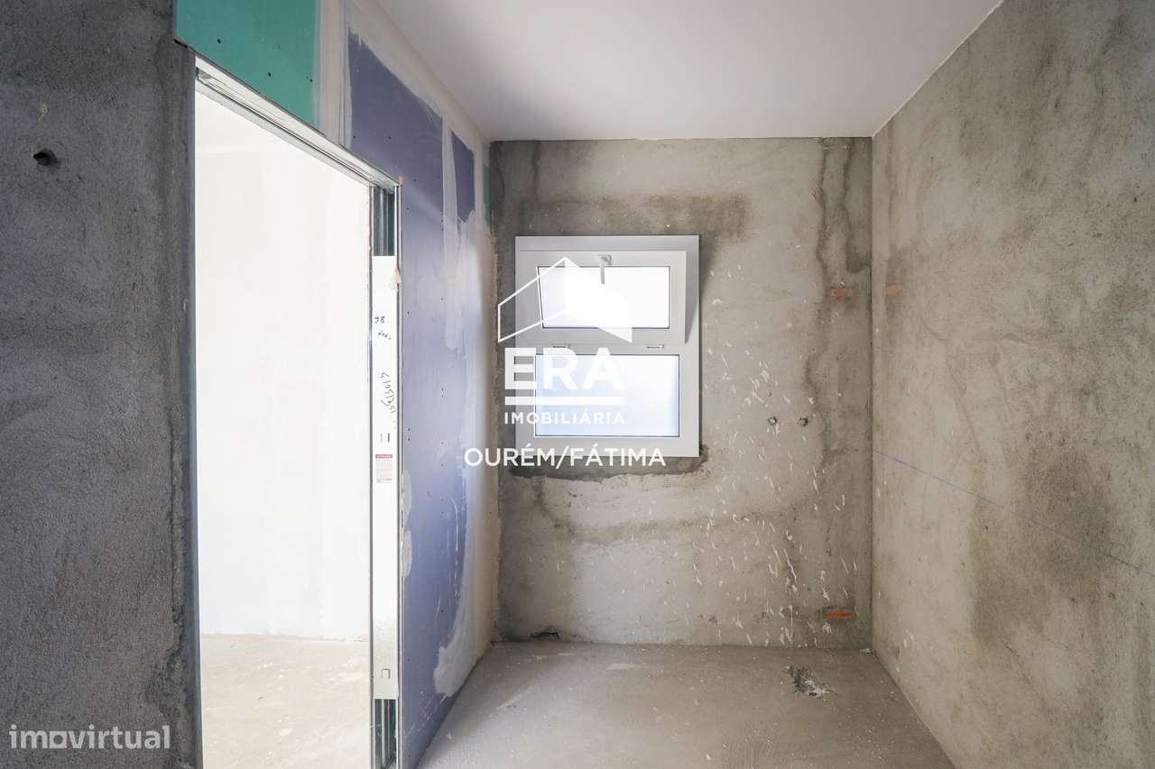 Moradia T4, térrea, em fase final de construção-7