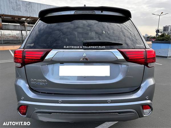 Mitsubishi Outlander 2.4 4WD Plug-In Hybrid Diamant+ - 3