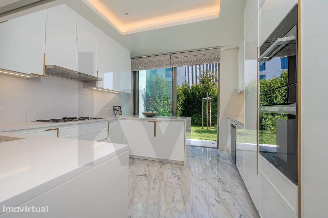 Exclusiva Moradia T3+1 de Luxo no Centro de Cascais | Condomínio Legac - Grande imagem: 4/33