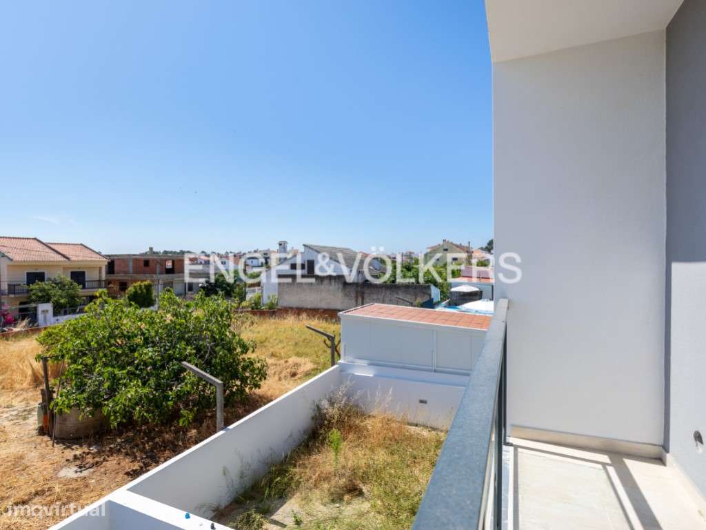 Moradia Geminada T4 Triplex em Fernão Ferro-34