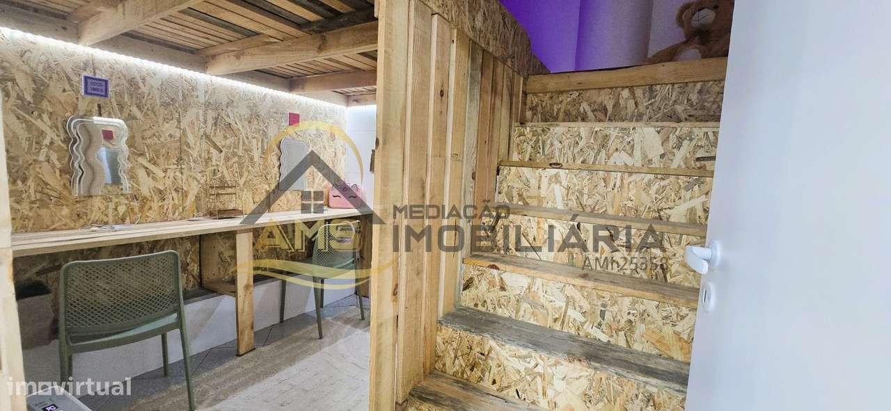 LOJA COMERCIAL/APARTAMENTO T1+1-22