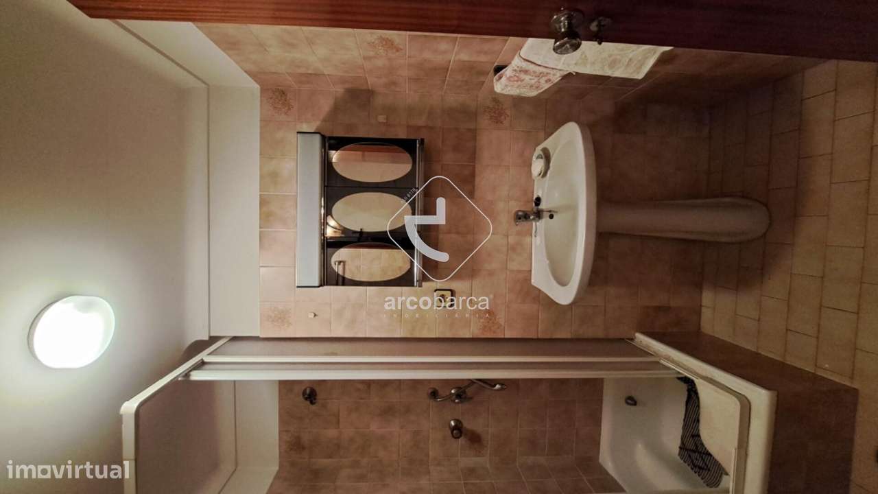 Apartamento com Terraço 40m2 de uso privado - T2+1-centro vila - Arcos-18