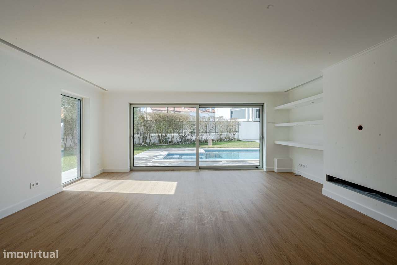 Moradia V6 com Piscina na Envolvente da Aroeira | Praia, Golfe e com L - Grande imagem: 4/39