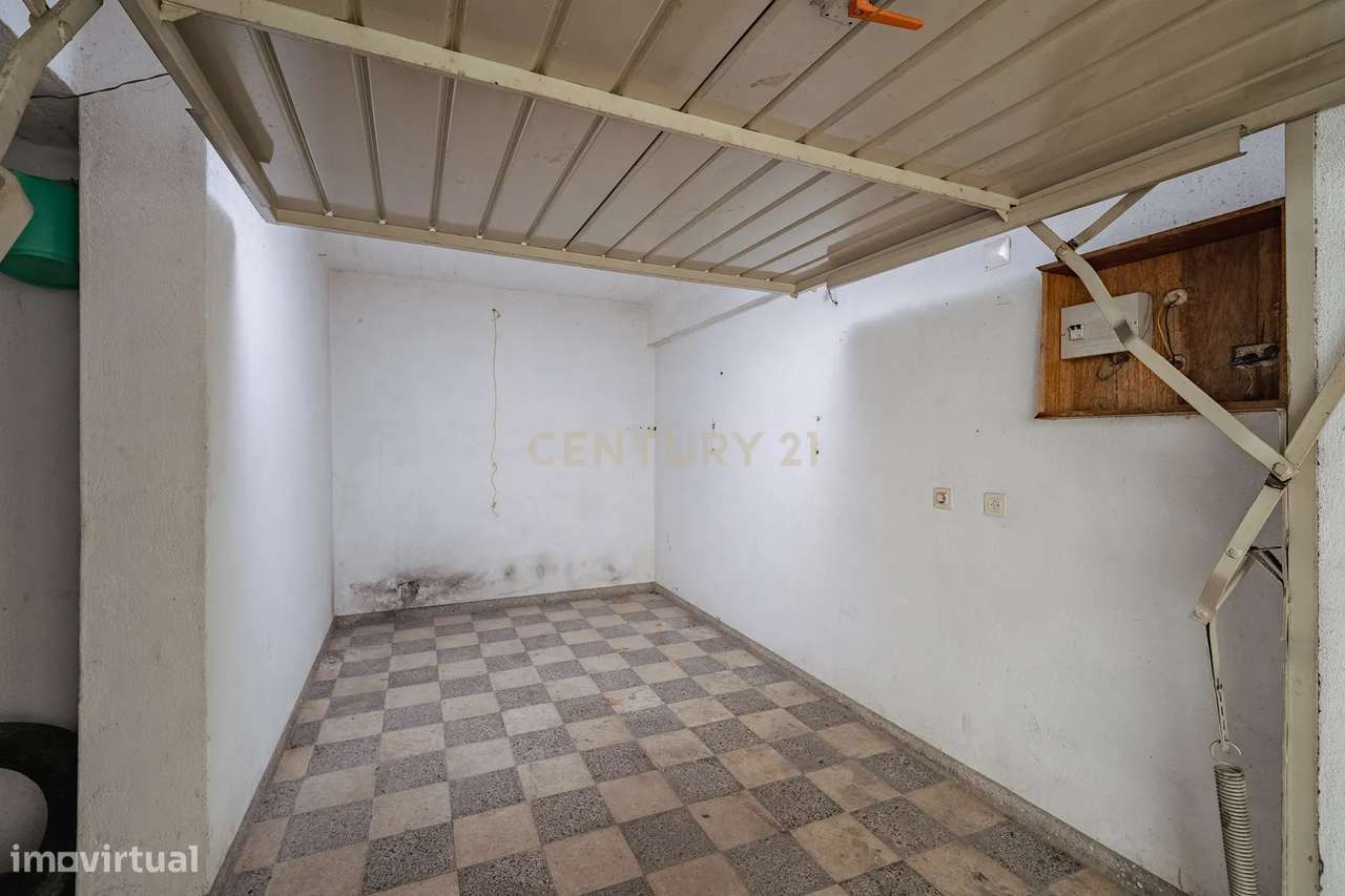 Garagem em Laranjeiro, Almada - Oportunidade Única-4