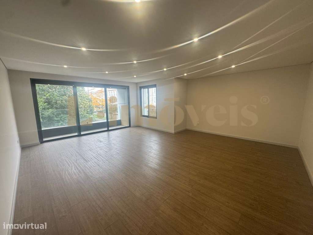 APARTAMENTO T3, NOVO, JUNTO Á BOAVISTA, PORTO-3