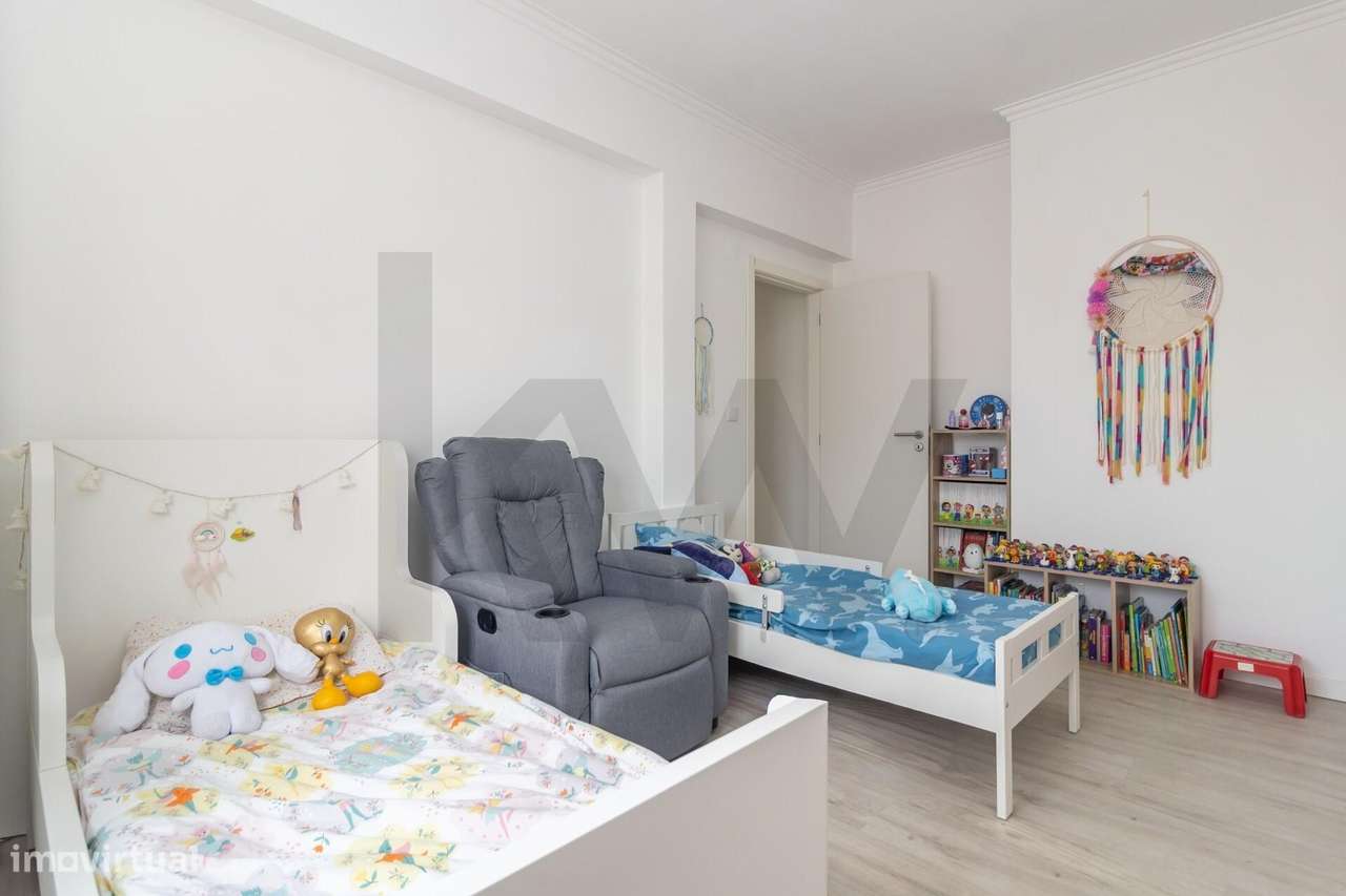 Apartamento T4 Duplex na Amora-36