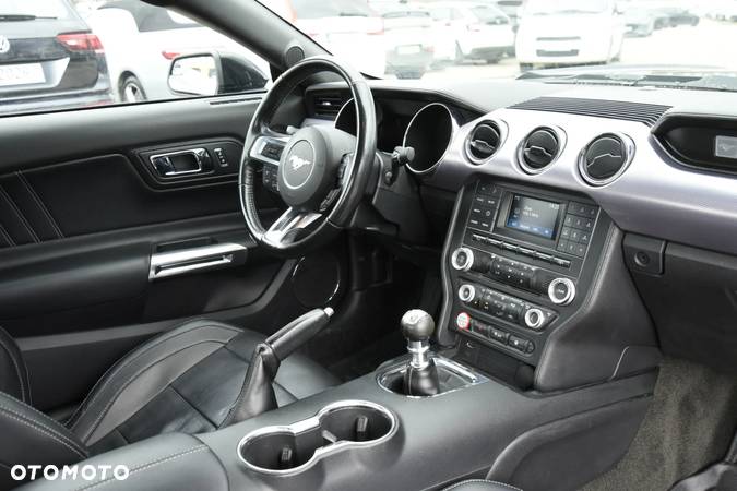 Ford Mustang 5.0 V8 GT - 16